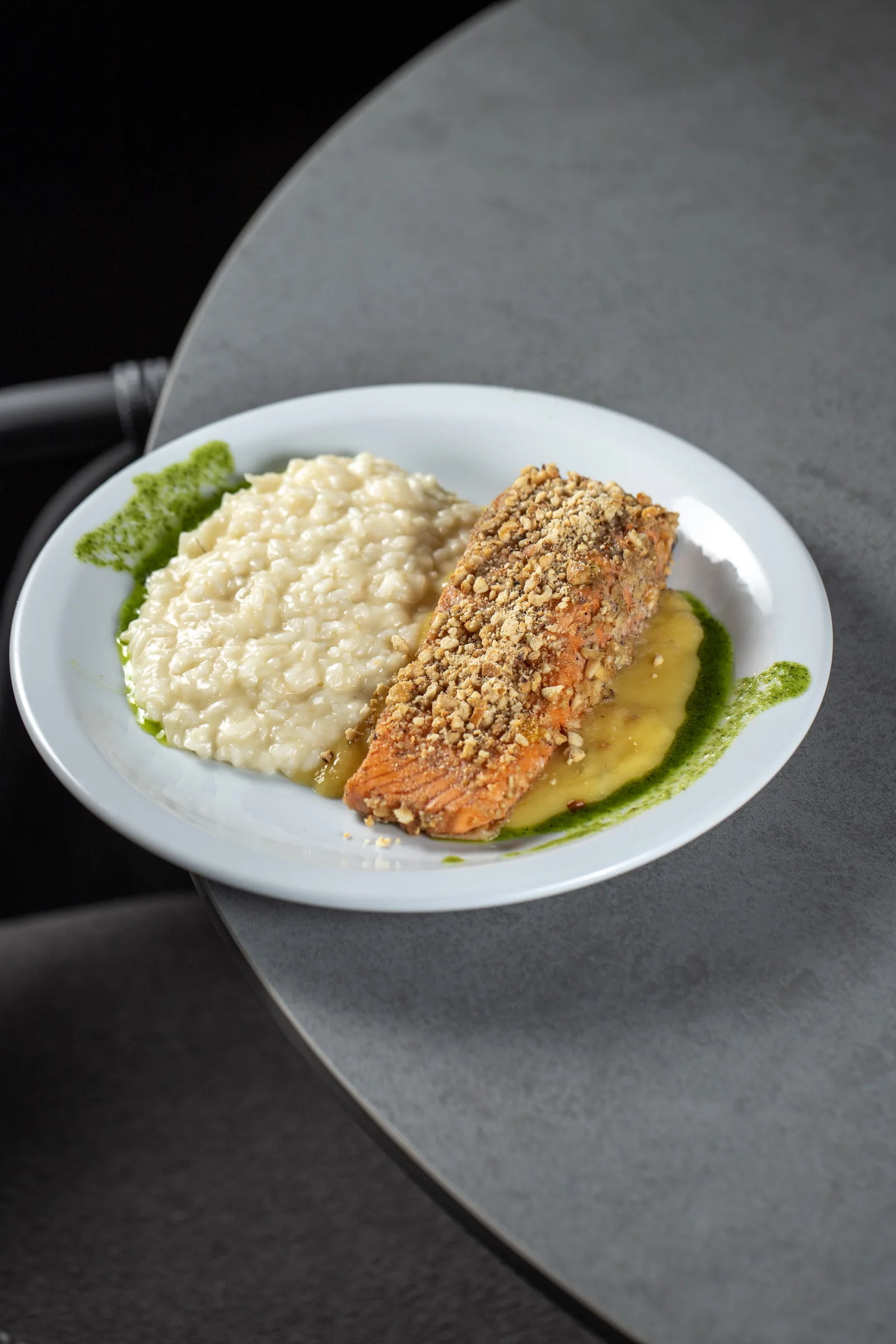Prato com peixe e risoto
