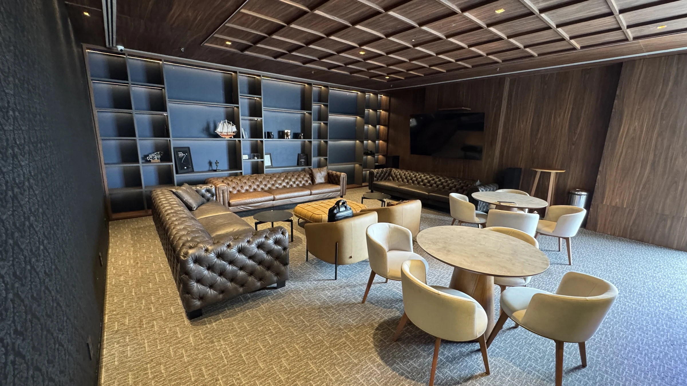 Lounge interno da sede Enjoy